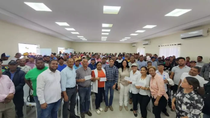 Agricultura-entrega-chques-en-MTS