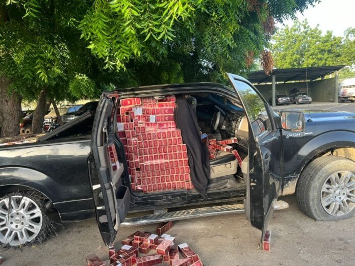 camioneta-foird-cigarrillos