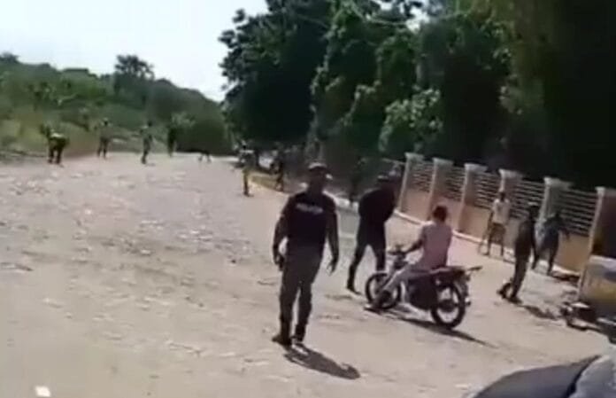 Protesta-en-Hatillo-por-carnets-1075x694