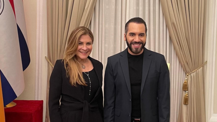 Carolina-Mejia-y-Nayib-Bukele-Foto-Fuente-Externa-e1739279566929