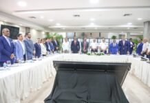 Diputado José Valenzuela participa en encuentro de trabajo con el director de la Policía Nacional