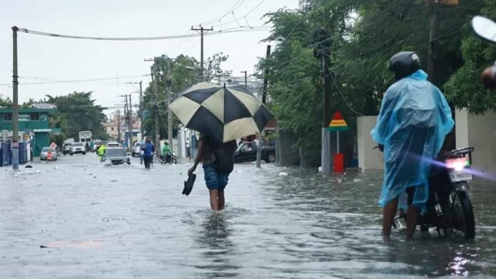 tormenta-tropical-melissa-provoca-inundaciones-y-deslizamientos-be6ff492-focus-0-0-896-504 (1)