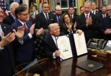 Trump firma la ley que pone fin al histórico cierre del Gobierno de Estados Unidos