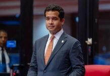 Omar Fernández deposita el proyecto de resolución que procura la indexación salarial de hasta RD$52 mil