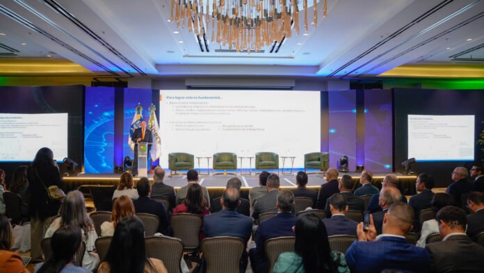 Ministro-Diaz-reafirma-compromiso-con-aumento-y-eficiencia-de-inversion-publica (1)