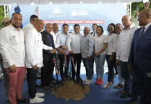 Ministro Kelvin Cruz inicia construcción de 11 techados multiusos en SDE