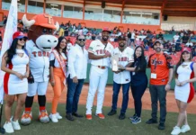 LIDOM y Juancito Sport entregan a Eloy Jiménez el premio de Más Valioso