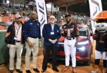 Bryan de la Cruz recibe yipeta JAC JS6 por premio Jugador Más Valioso