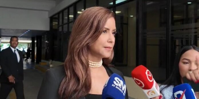 Post-de-Instagram-Feliz-Cumpleanos-Sencillo-Minimalista-Azul-1000-x-500-px-82