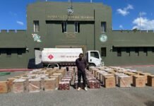VIDEO: Ejército ocupa contrabando de más de un millón de cigarrillos oculto en camión tanquero en Azua