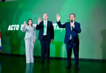 José del Castillo se juramenta como nuevo miembro de la Fuerza del Pueblo