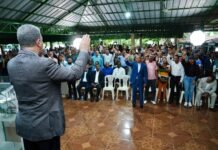 Leonel juramenta en la FP al expresidente del PLD en Licey al Medio y a decenas de dirigentes