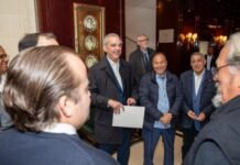 Luis Abinader llega a París donde se reunirá con su homólogo Emmanuel Macron