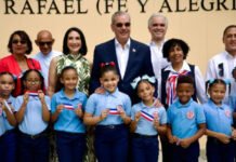 Luis Abinader inaugura escuela en Los Guandules
