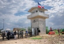 Ministro de Defensa y Embajadora EEUU recorren zona en Frontera