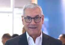 Gonzalo recibe nueva licencia de conducir y valora sus avances tecnológicos