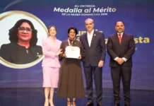 Magistrada Eunisis Vásquez Acosta recibe la Medalla al Mérito de la Mujer