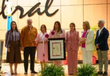 Carolina Mejia recibe máximo galardón de Rotary en RD por Día de la Mujer