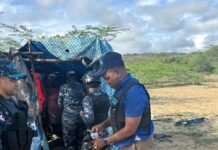 Policía desmantela punto de drogas en Villa Vásquez; ocupa sustancias y destruye casucha utilizada para distribución