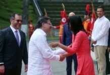 Petro es recibido por Delcy Rodríguez en su primera visita a Venezuela tras la captura de Maduro